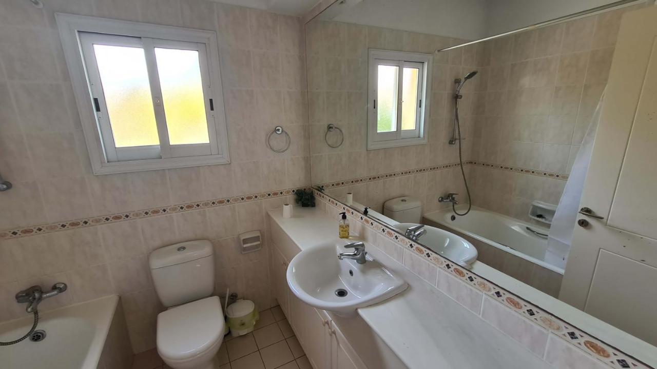 بافوس Sunny Limnaria Gardens 2 Bedroom Apartment المظهر الخارجي الصورة