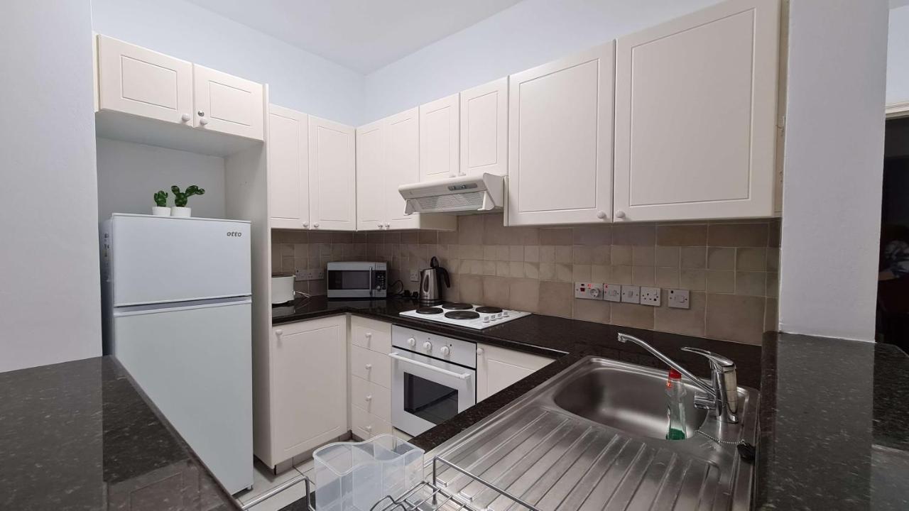 بافوس Sunny Limnaria Gardens 2 Bedroom Apartment المظهر الخارجي الصورة