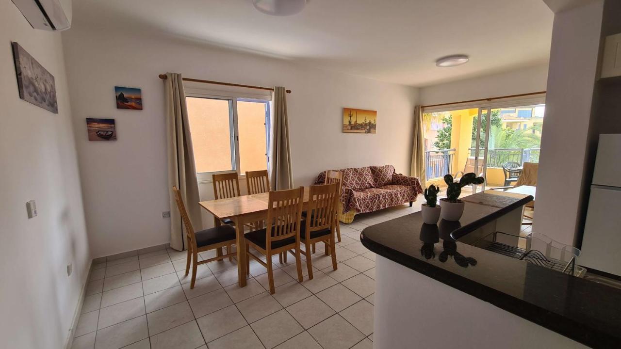 بافوس Sunny Limnaria Gardens 2 Bedroom Apartment المظهر الخارجي الصورة