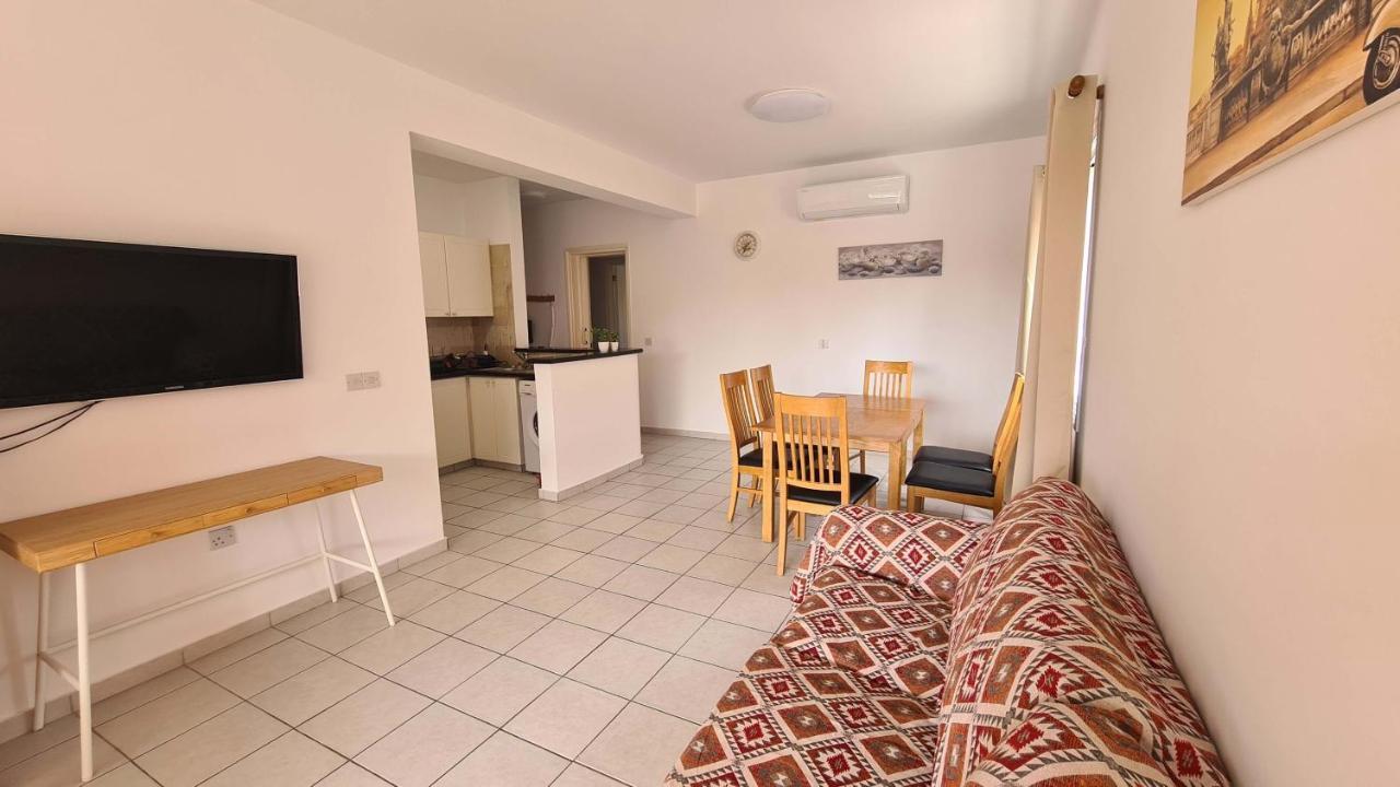بافوس Sunny Limnaria Gardens 2 Bedroom Apartment المظهر الخارجي الصورة